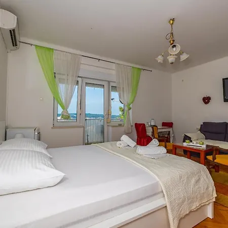 Δωμάτια σε οικογενειακή κατοικία Double Bedroom Seaview *